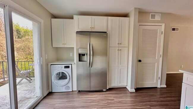 Building Photo - 3421 Sandner Ct