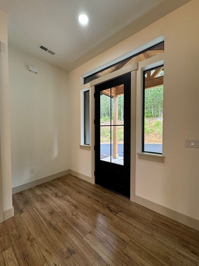 Building Photo - Luxury Rural Home Close to Town for Lease