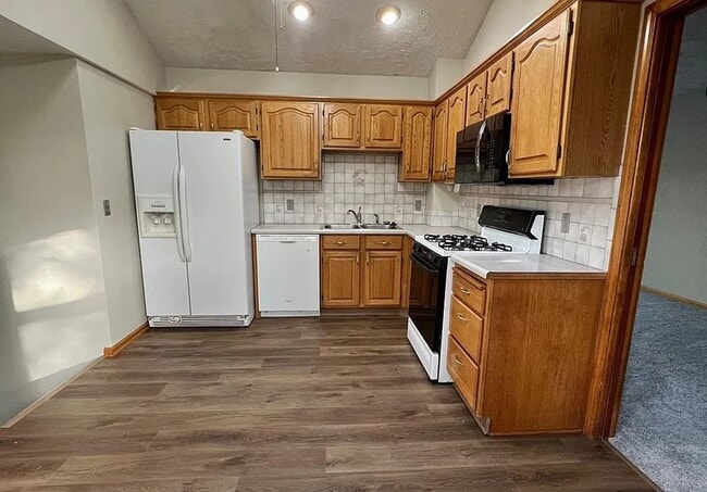 Building Photo - 13816 Y Cir