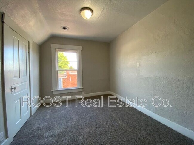 Building Photo - 209 N Irwin St