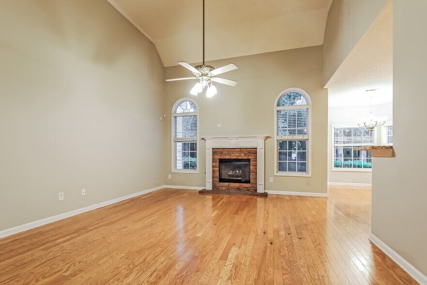 Building Photo - 329 Westhill Dr