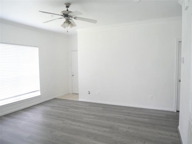 Building Photo - 6289 Wilcrest Dr