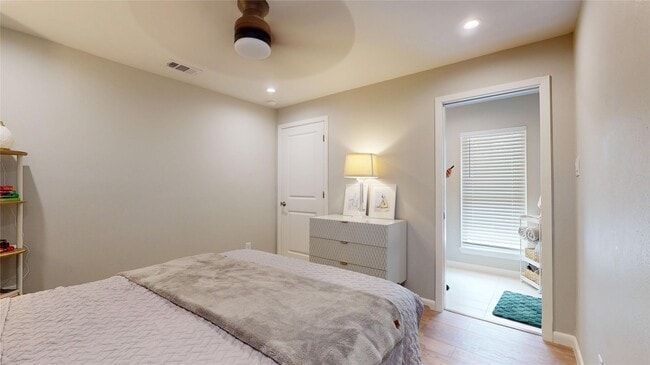 Building Photo - 1410 Hyde Park Blvd