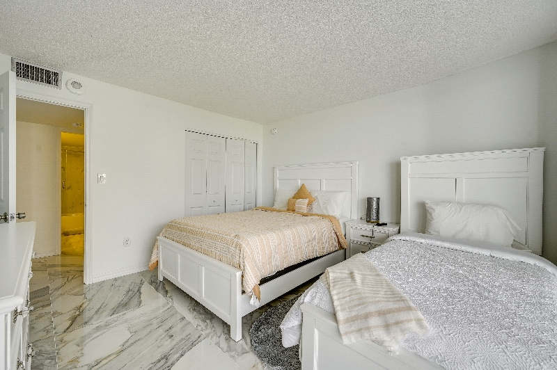 Building Photo - 320 Seaview Ct