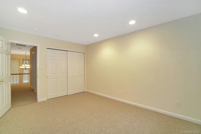 Building Photo - 23 Meadowood Dr