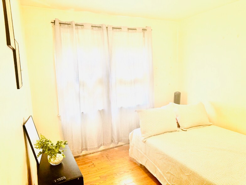 Building Photo - 4115 23rd Pl
