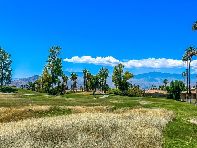 Building Photo - 699 Vista Lago Cir N