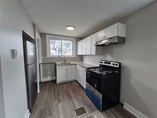 Building Photo - Cozy 2 Bedroom Ranch