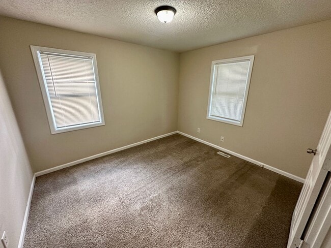 Building Photo - 10516 E 27th Terrace S