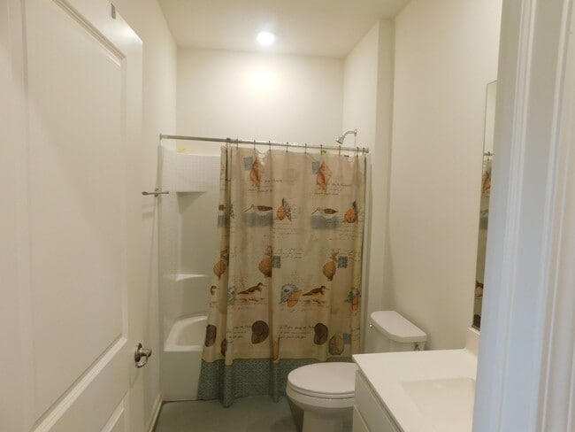 Building Photo - 944 Darwin St