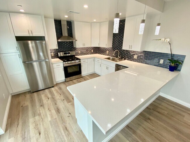 Building Photo - 2 Bedroom House