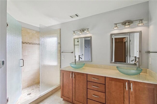 Building Photo - 2979 Rosebrook Dr