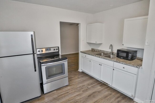 Building Photo - 2426 Cincinnati Ave