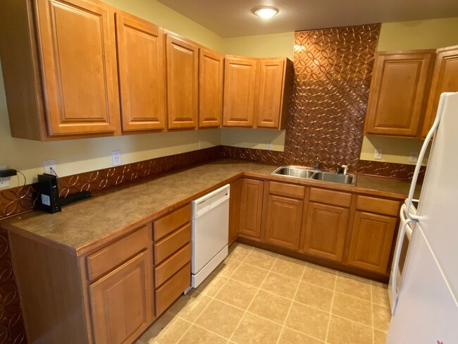 Building Photo - Waterglen 2 Bedroom 1 Bath condo for rent!