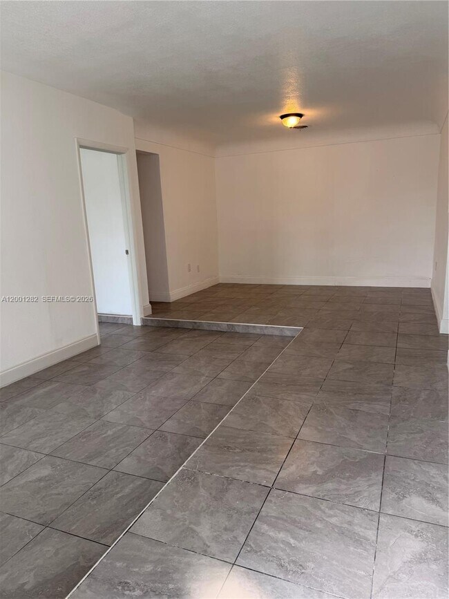 Building Photo - 6613 Evergreen Dr