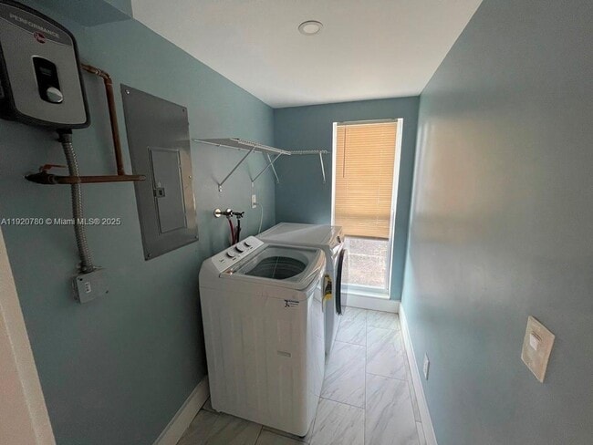 Building Photo - 330 Sunshine Dr