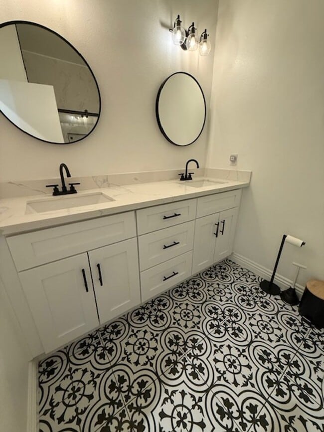 Building Photo - 2 bed 1.5 bath in Dakota Community in Wago...