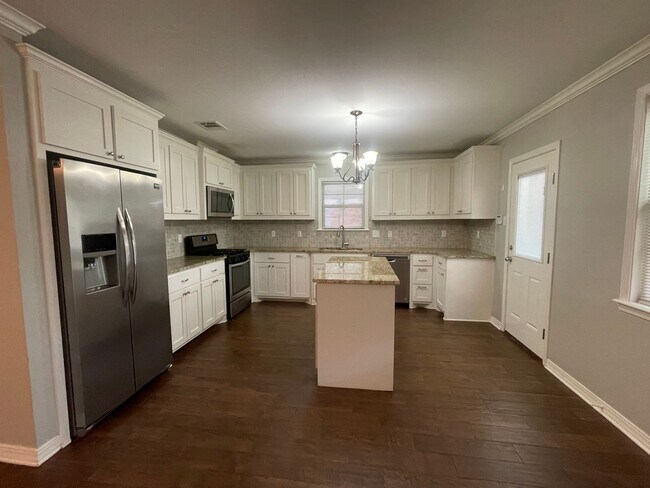 Building Photo - Broadmoor Gem! Come See Today!
