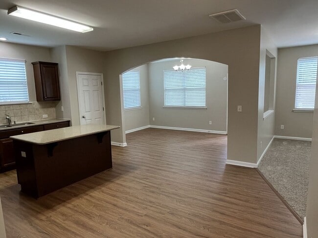 Building Photo - Great 4 Bed Home in Desired Winding Walk C...