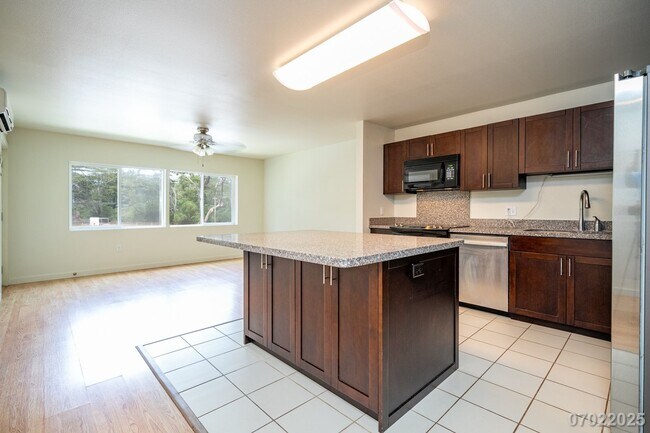Building Photo - $3,200 | 3br/2ba Condominium in Sixty Parkside