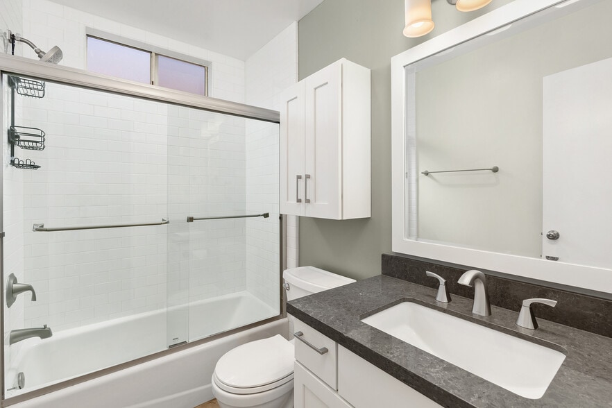 Hallway Full Bath - 130 Avenida Algodon