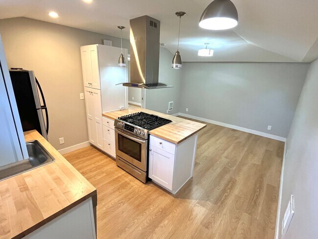 Building Photo - HOLLJ01