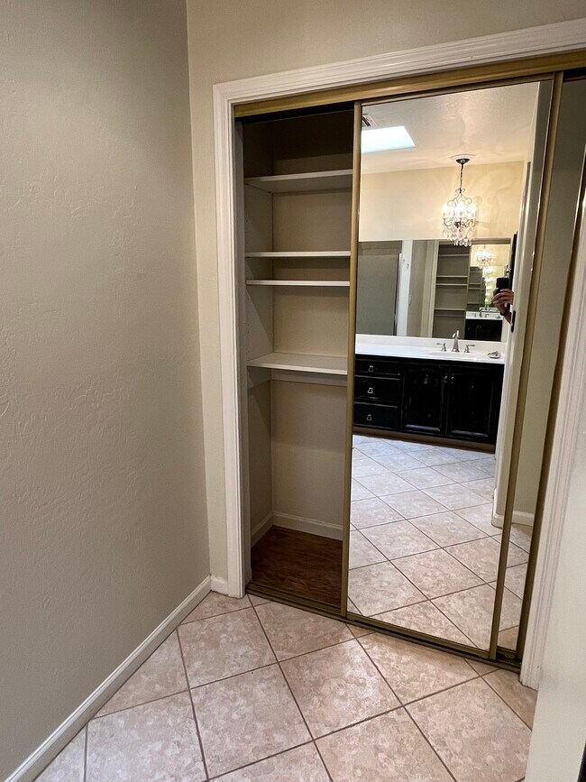 Building Photo - 7955 E Chaparral Rd