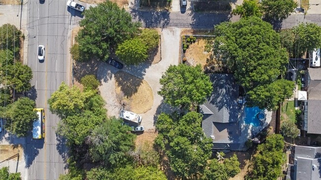 Building Photo - 1606 W Shady Grove Rd