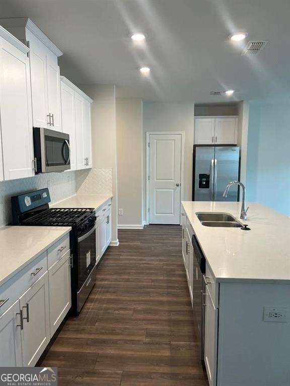 Building Photo - 950 Sunny Lk Dr