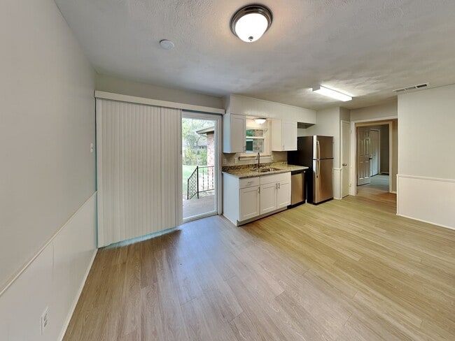 Building Photo - Newly Renovated 3BR/2BA Home in Dallas