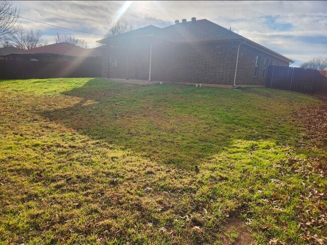 Building Photo - 437 Dunlap Ave