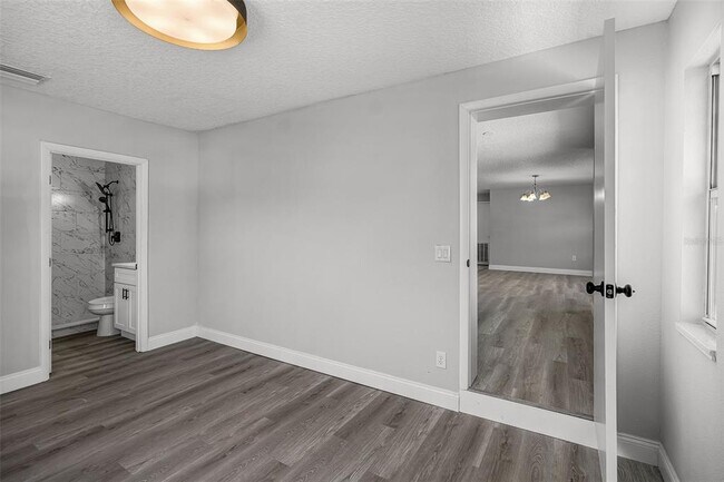 Building Photo - 2105 9th St NE