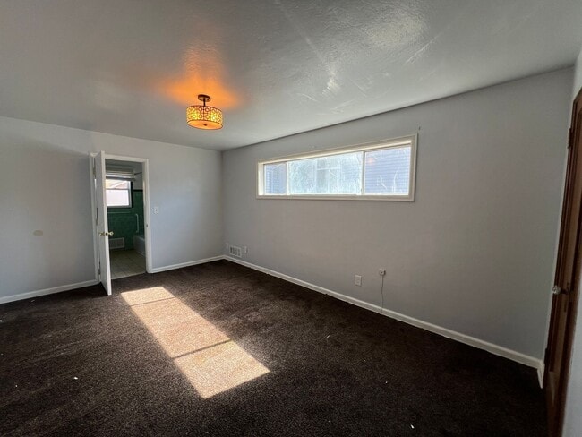 Building Photo - Three Bedroom in the Heart of Bremerton. P...