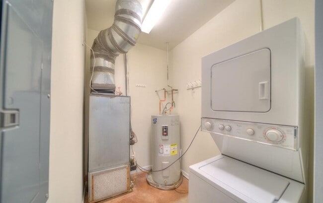 Building Photo - Fantastic Northern Liberties Parkview Condo