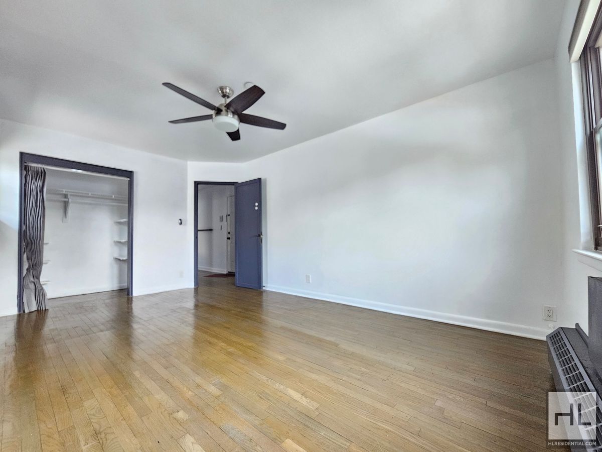 Building Photo - Spacious 2 Bedroom Apartment in the Heart ...