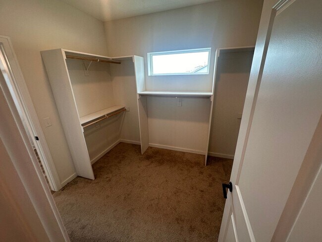 Building Photo - Home For Rent Papillion