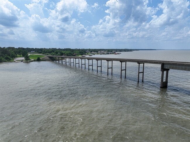 Building Photo - 210 Canary St