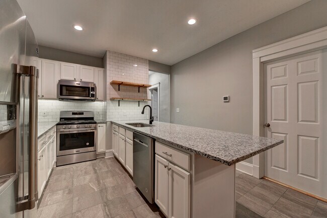 Building Photo - 1850 W 48th St