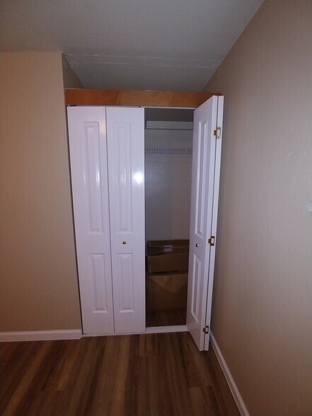 Bedroom 3 closet - 1410 E St