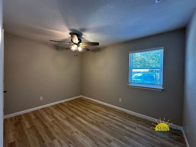Building Photo - Quaint 2-Bedroom Home in Prime Fort Walton Beach!