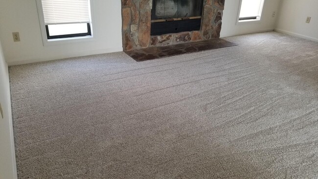 Building Photo - Available from May 15th.  2 Bedroom home with garage. Great Area and Location!