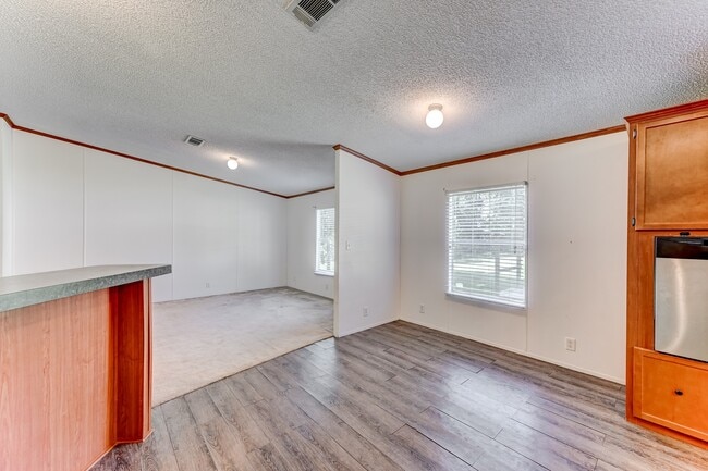 Building Photo - 418 County Rd 643