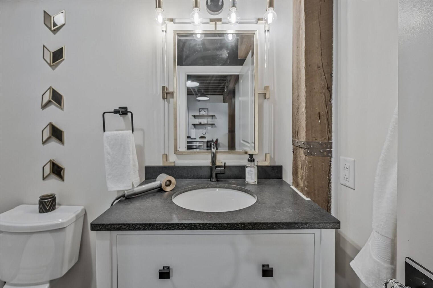 Building Photo - 610 21st Ave N