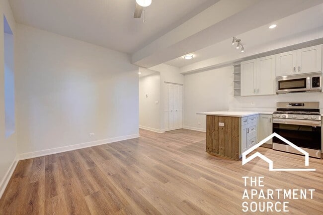 Building Photo - 1142 W 17th Pl