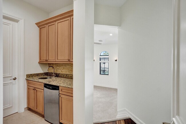 Building Photo - 17682 Middlebrook Way