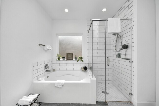 Building Photo - 21130 Almaco Dr