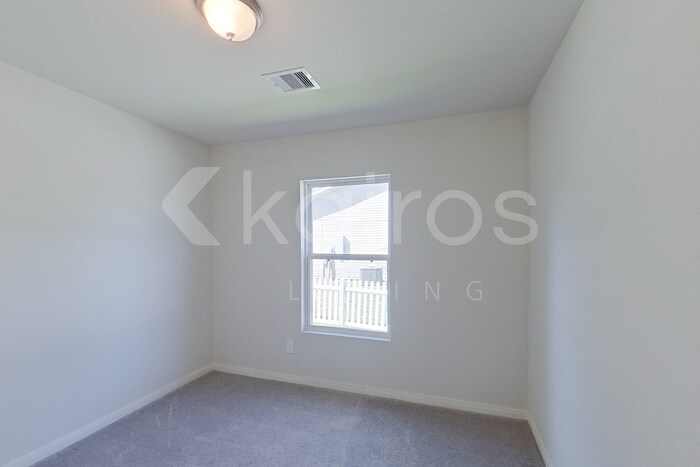 Building Photo - 236 Bluebonnet