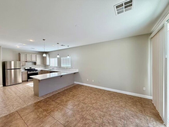 Building Photo - Beautiful single one-story home