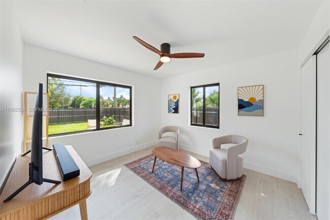 Building Photo - 1305 N 31st Rd