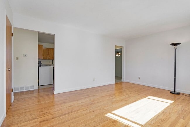 Building Photo - Updated 4 Bedroom Home in South College Heights